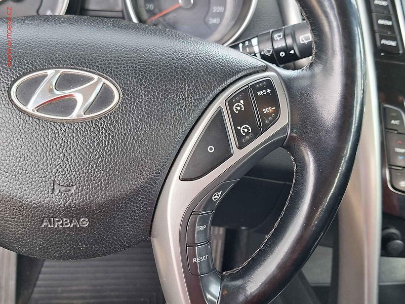 Hyundai i30 (2014) 1.6 CRDi, ČR, servis.kniha - fotka 15 z 19