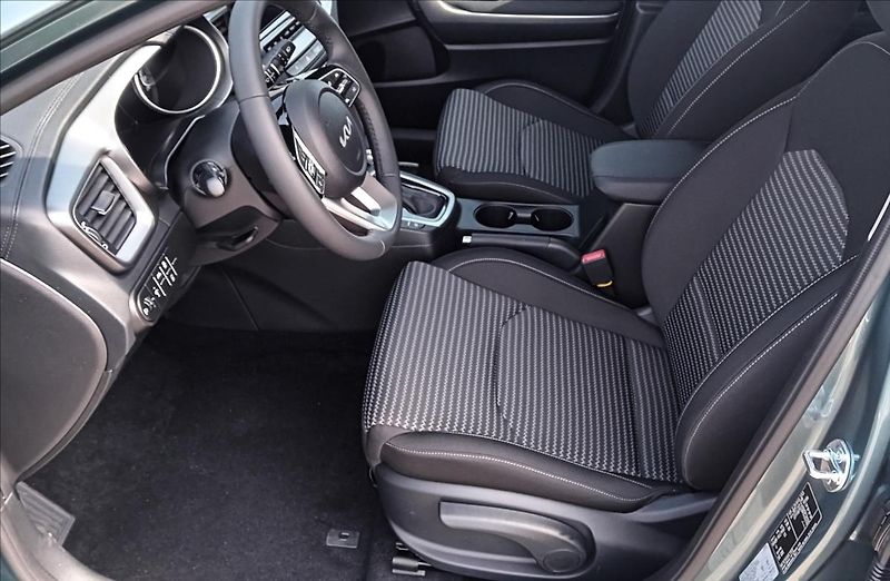 Kia Ceed 1,5 SW T-GDi 7DCT SPIN - fotka 9 z 13