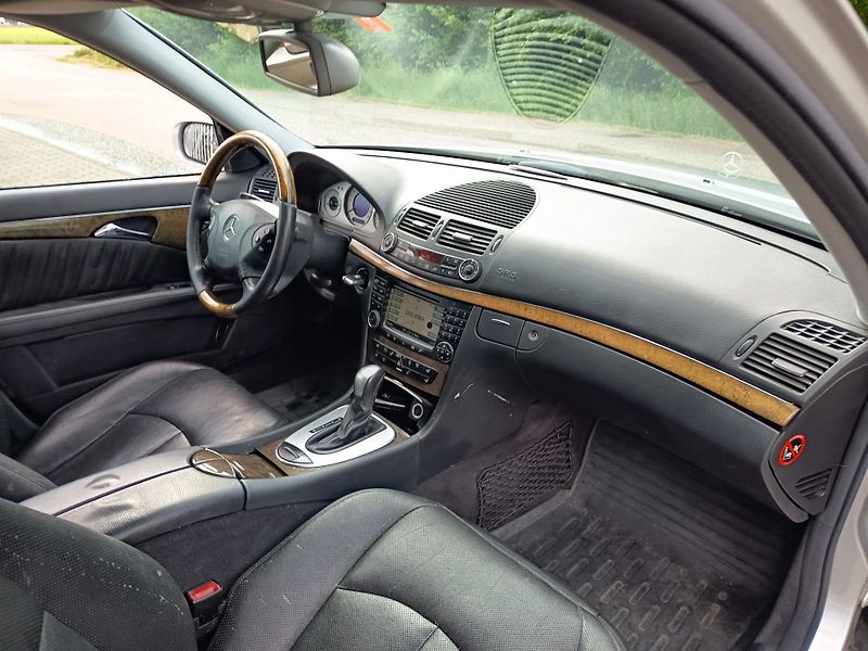 Mercedes-Benz Třídy E (2004) 3.2 165kw - fotka 30 z 40