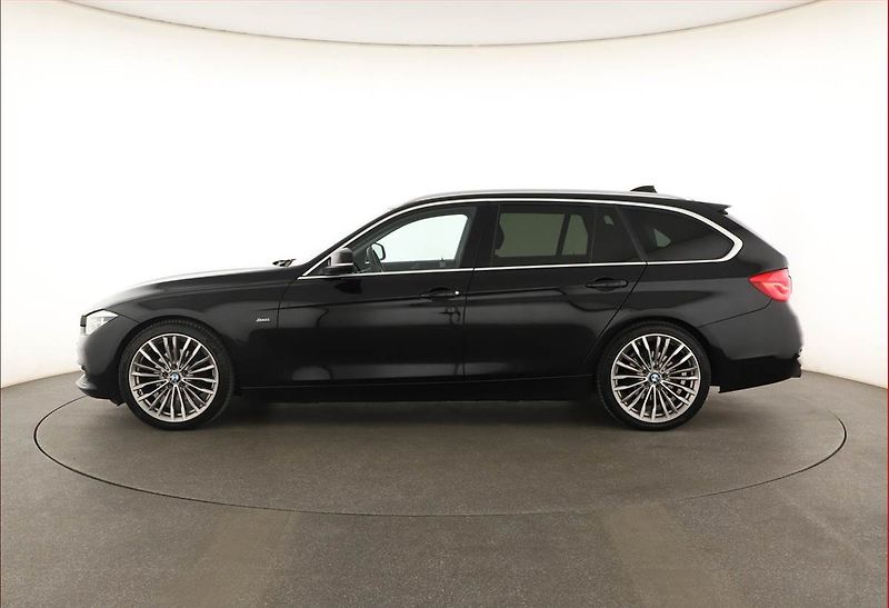 BMW Řada 3 (2016) 320 d, Navi, Tempomat - fotka 3 z 20