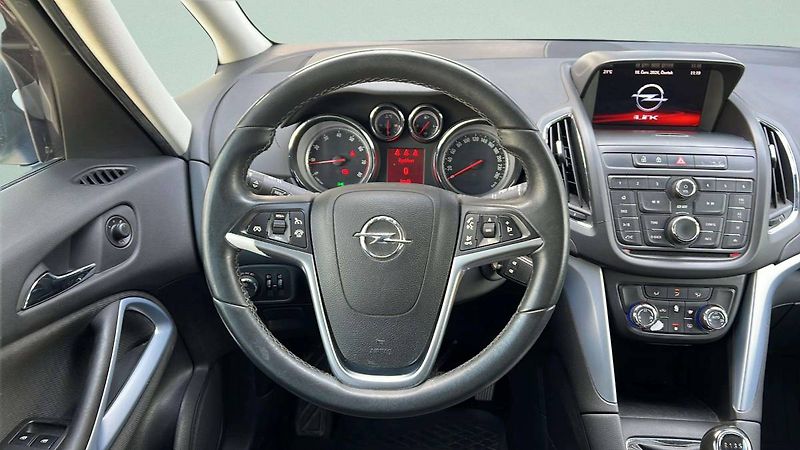 Opel Zafira Tourer 1.4 Turbo MT6 (103kW)/0 - fotka 18 z 41