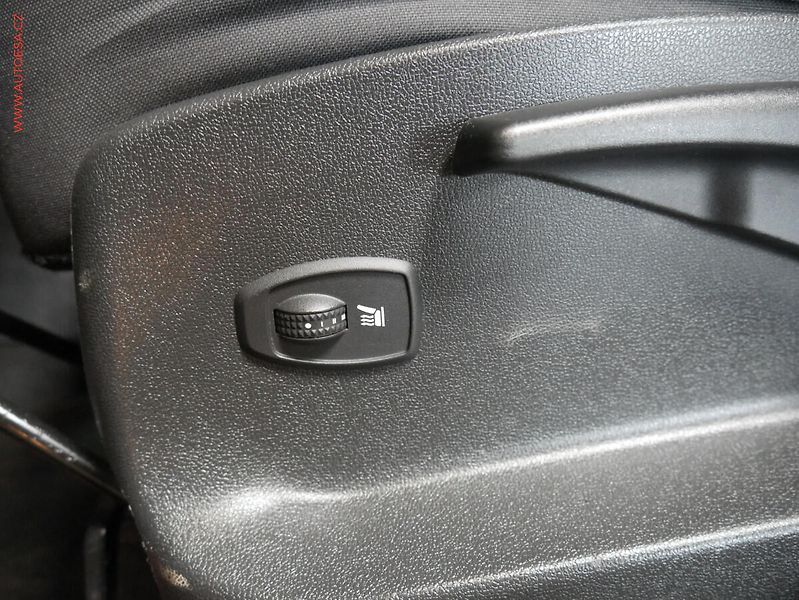 Renault Scénic (2010) 1.9dCi 7míst, autoAC, temp - fotka 13 z 21