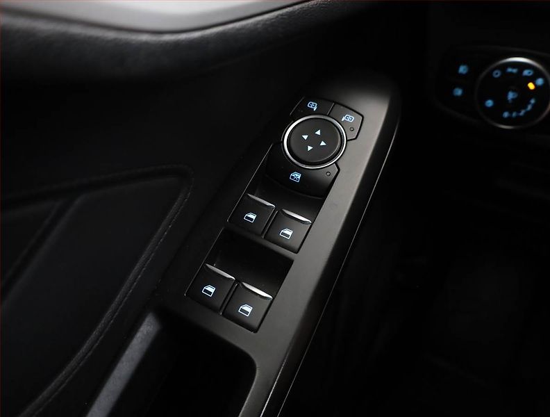 Ford Focus (2020) 1.5 EcoBlue, Tempomat - fotka 18 z 21