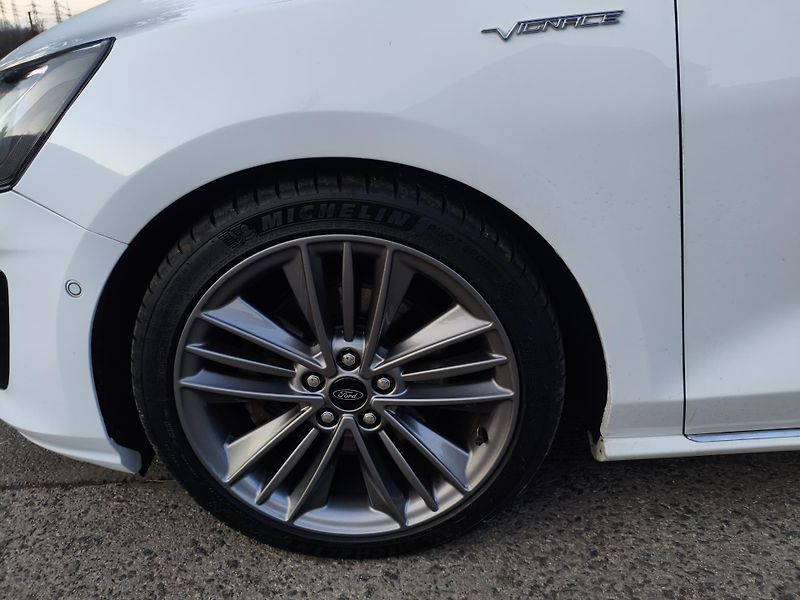Ford Focus (2018) 2,0 Tdci 110Kw Vignale 8AT - fotka 35 z 38