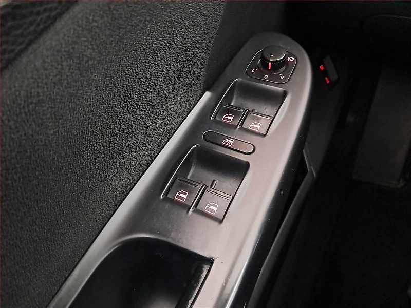 Volkswagen Passat (2010) 1.6 TDI, Serv.kniha, nová STK - fotka 17 z 18