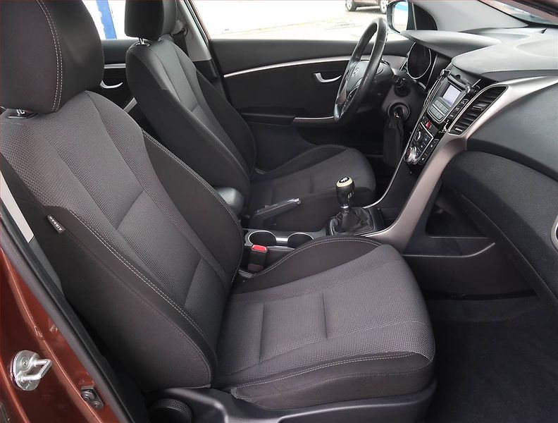 Hyundai i30 (2012) 1.6 GDI, Serv.kniha, Tempomat - fotka 9 z 18