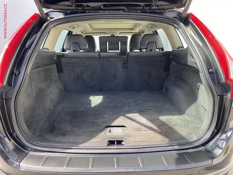 Volvo XC60 (2012) 2.4 D3 AWD, Summum, AT, +ALU - fotka 7 z 19