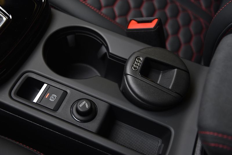 Audi RS 3 2.5 TFSi 294 kW /// REZERVACE  - fotka 38 z 51