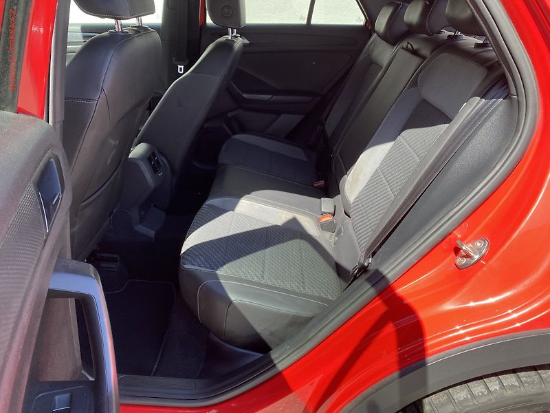 Volkswagen T-Roc (2019) 1.5 TSi, R-Line, LED, panor - fotka 10 z 18