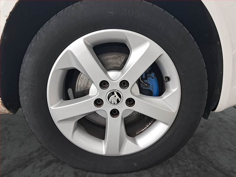 Škoda Octavia (2012) 2.0 TDI, 4X4, Xenony - fotka 14 z 15