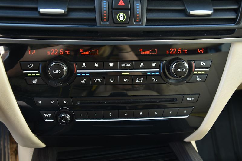 BMW X5 xDrive 40d 230kW PANORAMA - fotka 20 z 26
