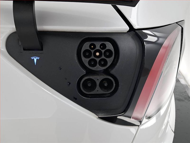 Tesla Model Y (2022) Long Range AWD 79kWh, SoH 91% - fotka 16 z 22