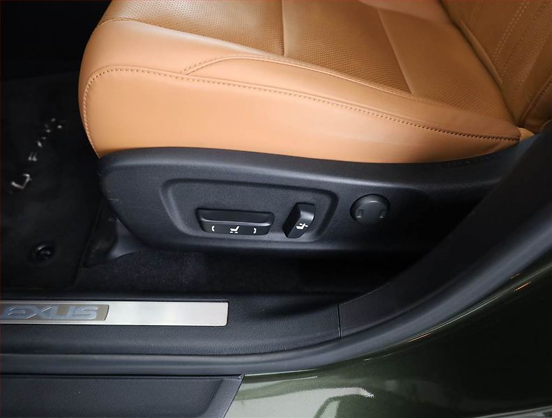 Lexus RX 400h (2022) 300 - fotka 19 z 21