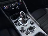 Alfa Romeo Giulia (2023) 2.0 T 280k AT8 ZF Q4 4x4 Compe - náhled 17