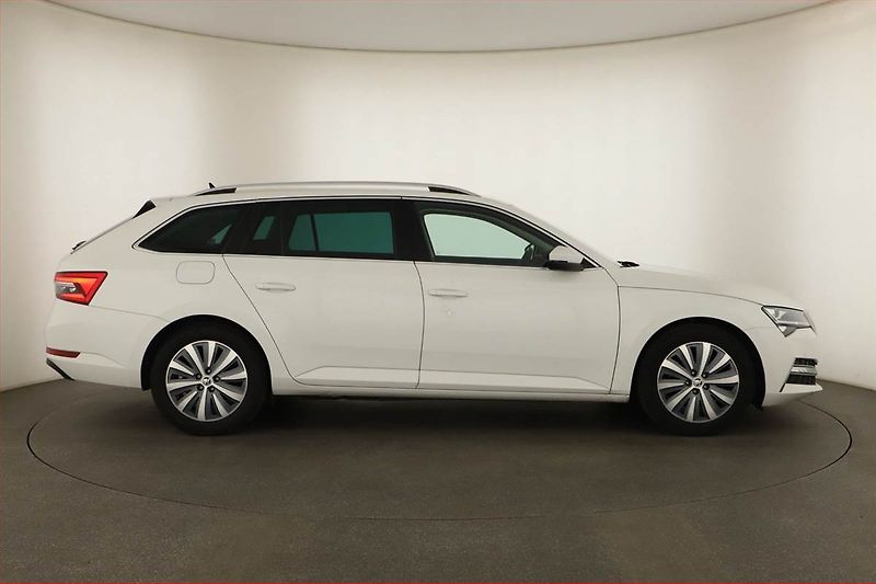 Škoda Superb (2020) iV 1.4 TSI PHEV - fotka 6 z 22