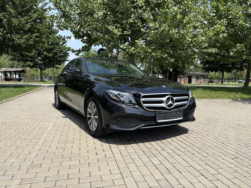 Mercedes-Benz Třídy E E200 135kw 1 maj ČR 52 000 km - fotka 15 z 28