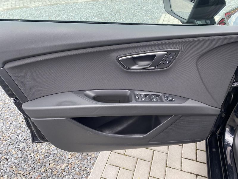 Seat Leon 1.4 TSI 92kW - 1xMAJ.- STYLE - fotka 12 z 41
