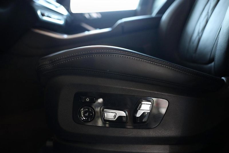 BMW X5 xDrive30d - fotka 25 z 31