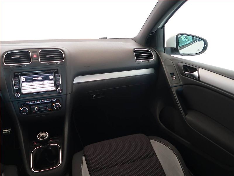 Volkswagen Golf (2010) R-Line 1.4 TSI, Park. senzory - fotka 8 z 13