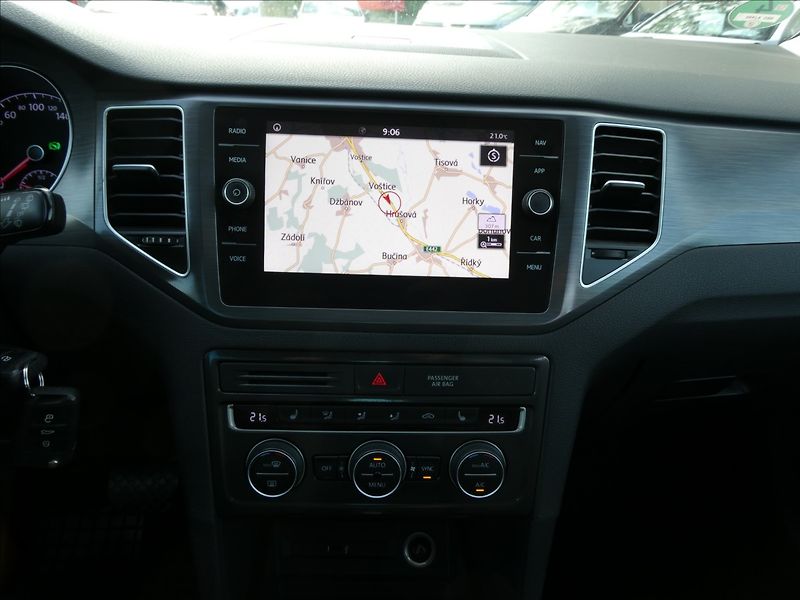 Volkswagen Golf Sportsvan 1,5 TSi 110kW DSG,závěs,naviga - fotka 29 z 43