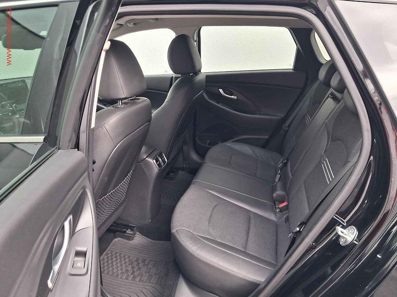 Hyundai i30 (2022) 1.5 i, 1.maj,ČR, LED, park. - fotka 10 z 19