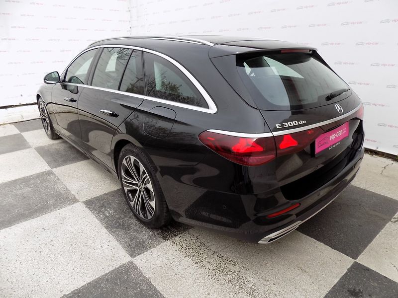 Mercedes-Benz Třídy E (2024) 300de/Digital-Light/Hybrid/ - fotka 3 z 50