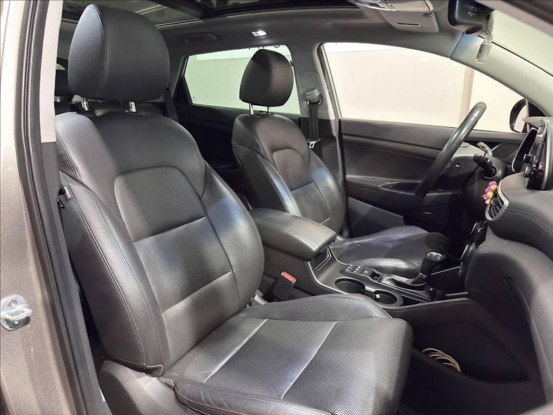 Hyundai Tucson 2,0   CRDI 4X4 136KW PREMIUM - fotka 27 z 38