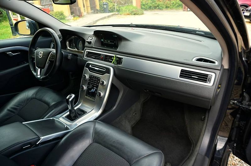 Volvo V70 (2016) MOMENTUM 2,0 D4 133 kW - fotka 26 z 64