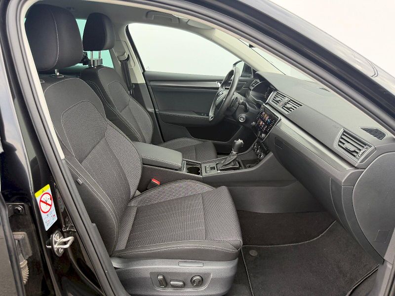 Škoda Superb (2023) 2.0 TDI 110kW DSG Style Plus - fotka 29 z 35