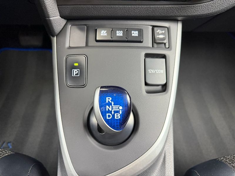 Toyota Auris 1.8 HYBRID e-CVT TS STYLE, KEY - fotka 15 z 18