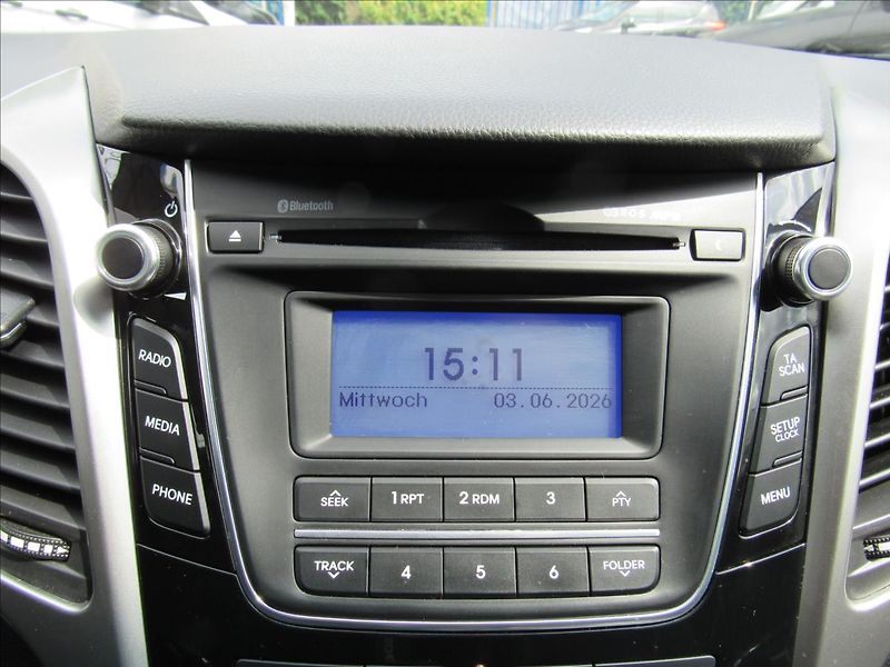 Hyundai i30 1,6 GDI 99kW Automat - fotka 16 z 32
