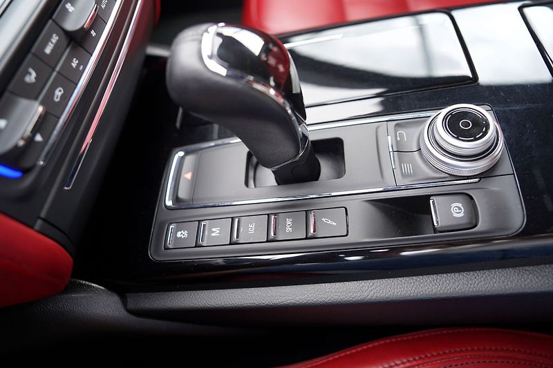 Maserati Quattroporte S Q4 3.0i V6/410 PS/automat/B& - fotka 42 z 50