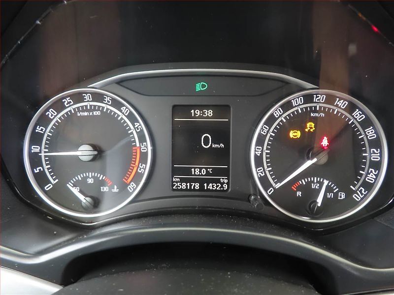 Škoda Octavia (2010) RS 2.0 TDI, Xenony, Tempomat - fotka 11 z 14