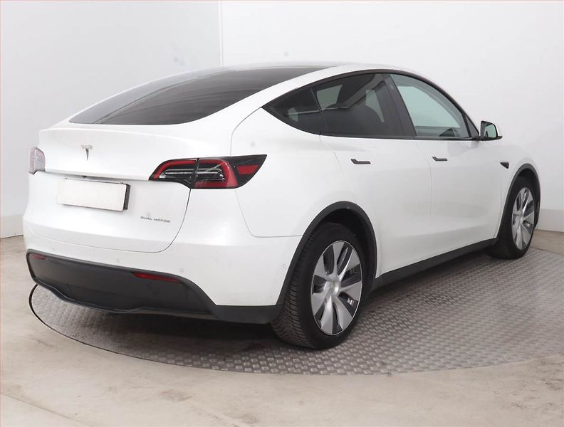 Tesla Model Y (2022) Long Range AWD 79kWh, SoH 88% - fotka 5 z 21