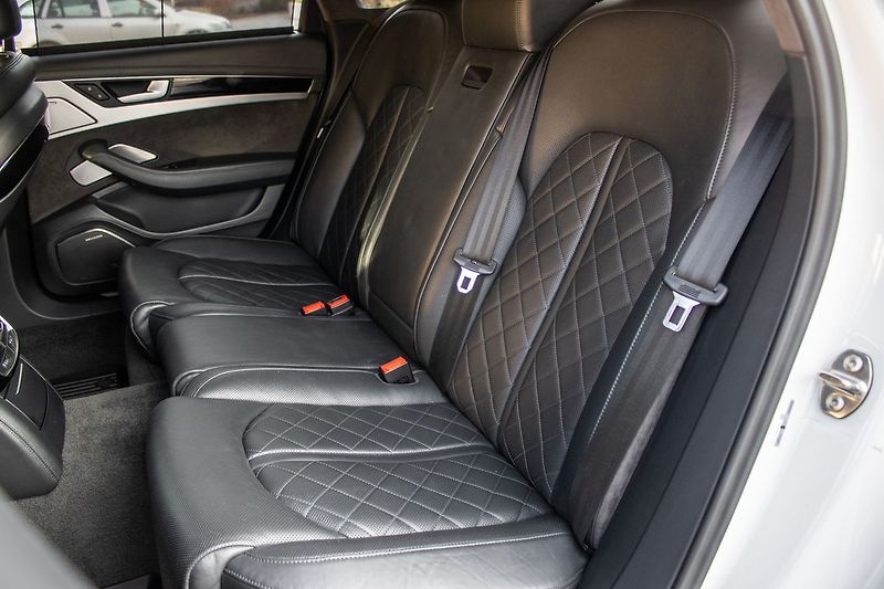 Audi S8 - fotka 26 z 30