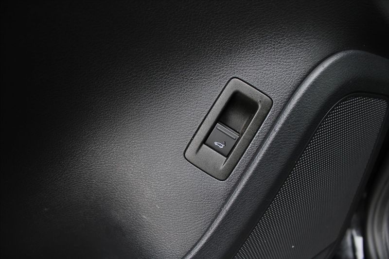 Volkswagen Touareg 3.0 TDI 193kW 4MOTION 1.MAJ ČR - fotka 23 z 24