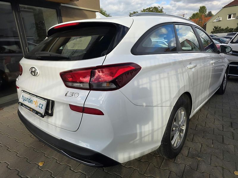 Hyundai i30 1.6-SPOTŘEBA CCA 5l/100-KAMERA - fotka 5 z 9