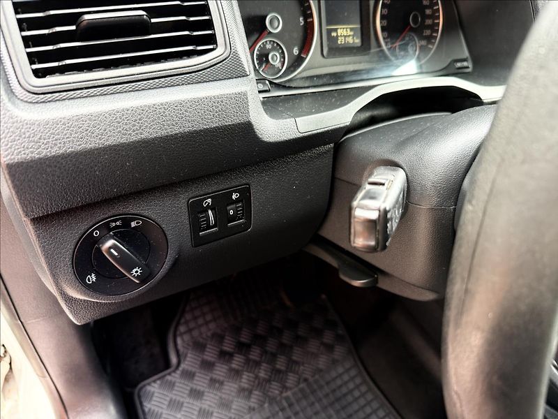Volkswagen Caddy 2,0 TDi MAXI - fotka 15 z 32