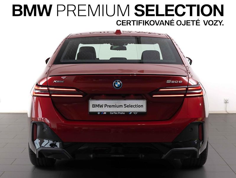 BMW Řada 5 550e xDrive - fotka 4 z 22