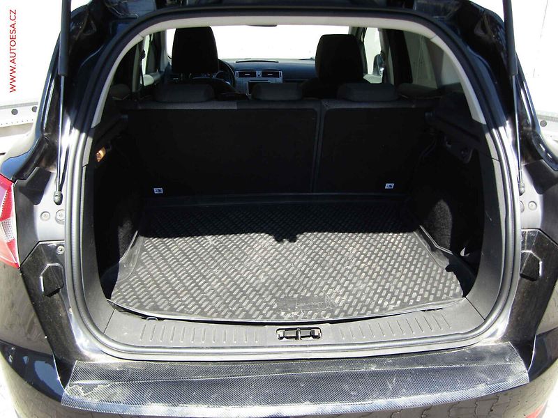 Ford Kuga (2011) 2.0 TDCi, AC, navi, park - fotka 7 z 19