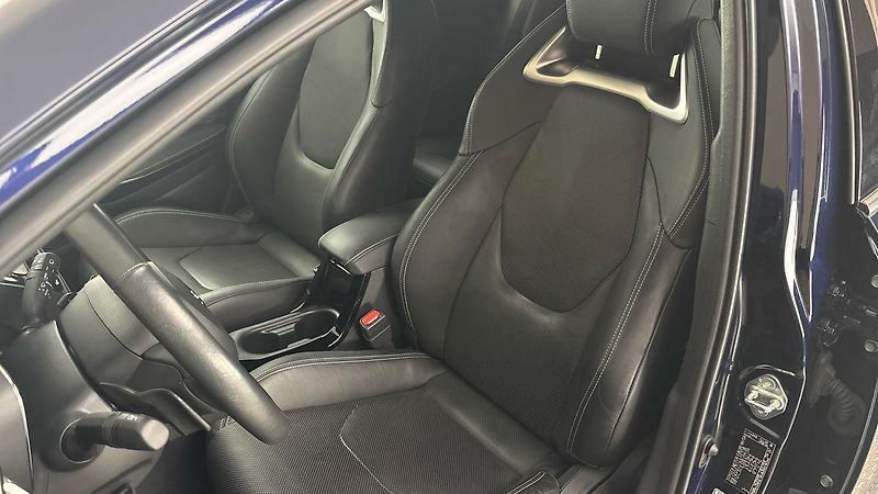 Toyota Corolla 2.0 Hybrid AUT Executive Touri - fotka 15 z 29