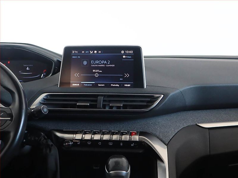 Peugeot 3008 (2017) Allure 1.2 PureTech - fotka 12 z 20