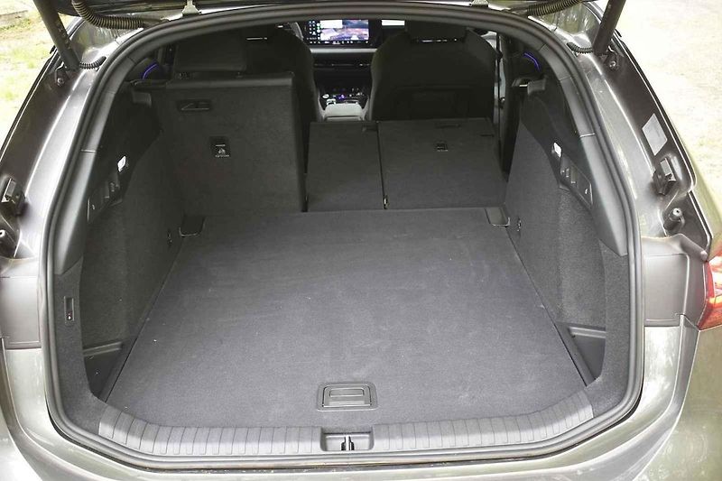 Audi A6 e-tron je hodně pohodlné auto s velmi dobrým dojezdem.