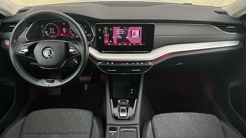 Škoda Octavia 2.0 TDI DSG Style Combi - fotka 8 z 26