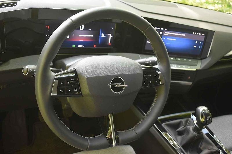 Nový Opel Astra je dobře využitelný v českém prostředí