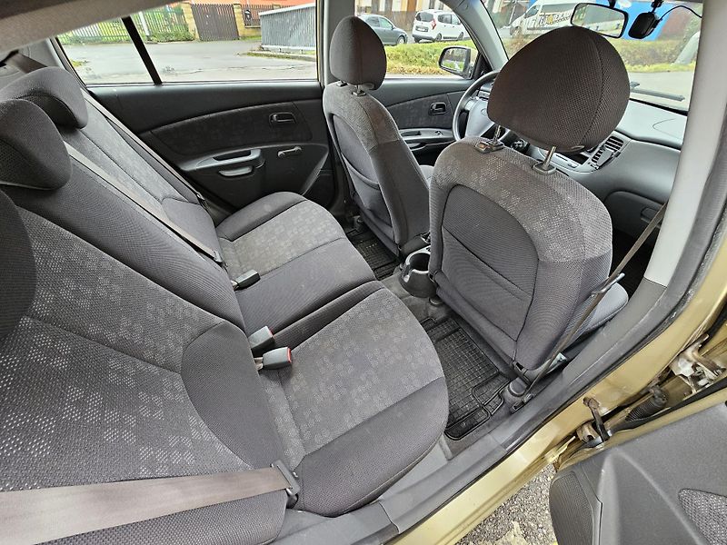 Kia Rio (2006) 1.4i, TAŽNÉ, KLIMA - fotka 10 z 17