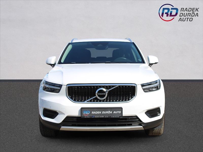 Volvo XC40 2,0 T4  1MAJ,4x4,MOMENTUM PRO - fotka 2 z 35