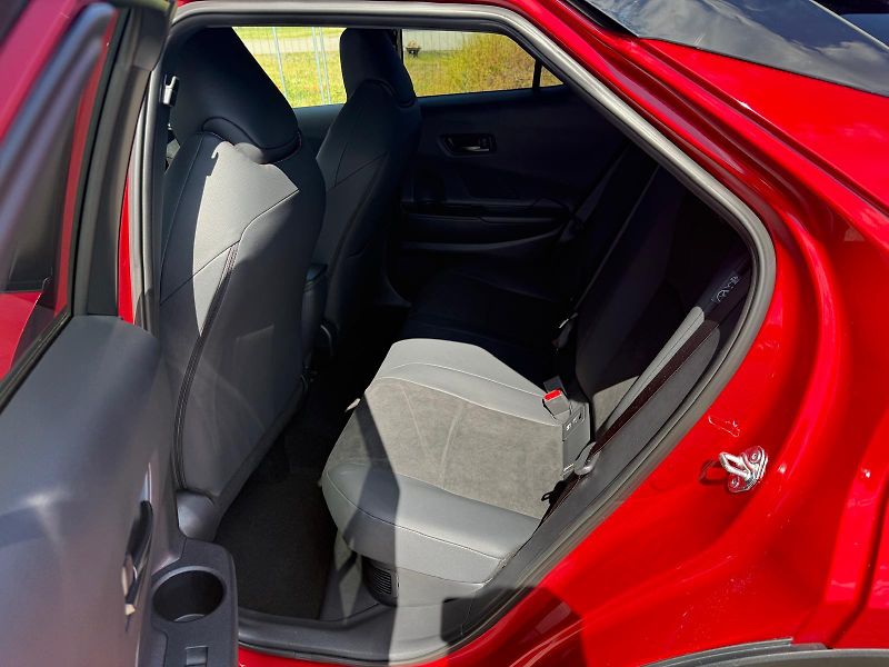 Toyota C-HR 2,0 HEV e-CVT GR Sport - fotka 24 z 30