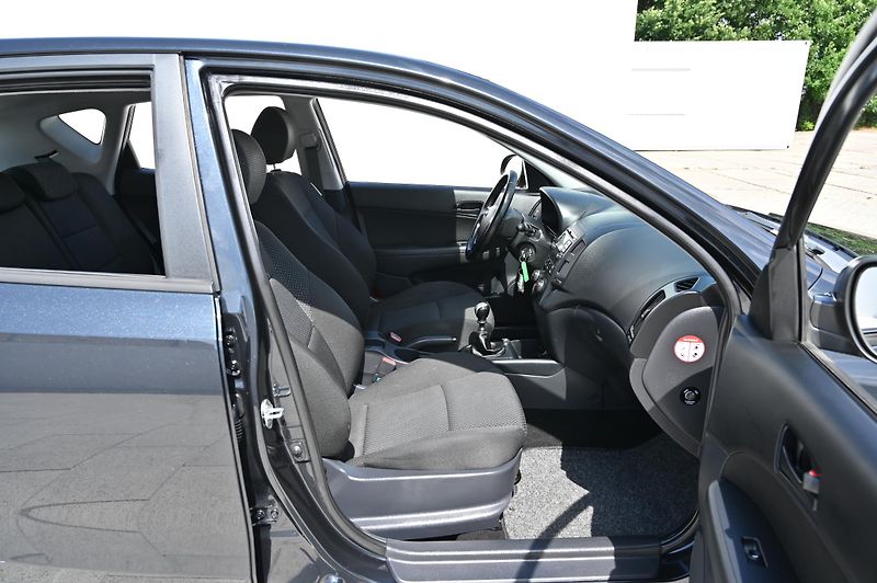 Hyundai i30 1.4 80KW Edition+  LPG 6/2010 - fotka 26 z 36