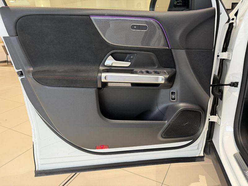 Mercedes-Benz GLB (2024) 200 d 4M/AMGPREMIU/LED/ESP/TOP - fotka 9 z 19